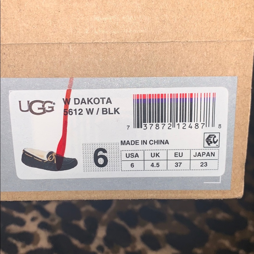UGG Women's Dakota Moccasin Slippers SIZE 6 NWOB